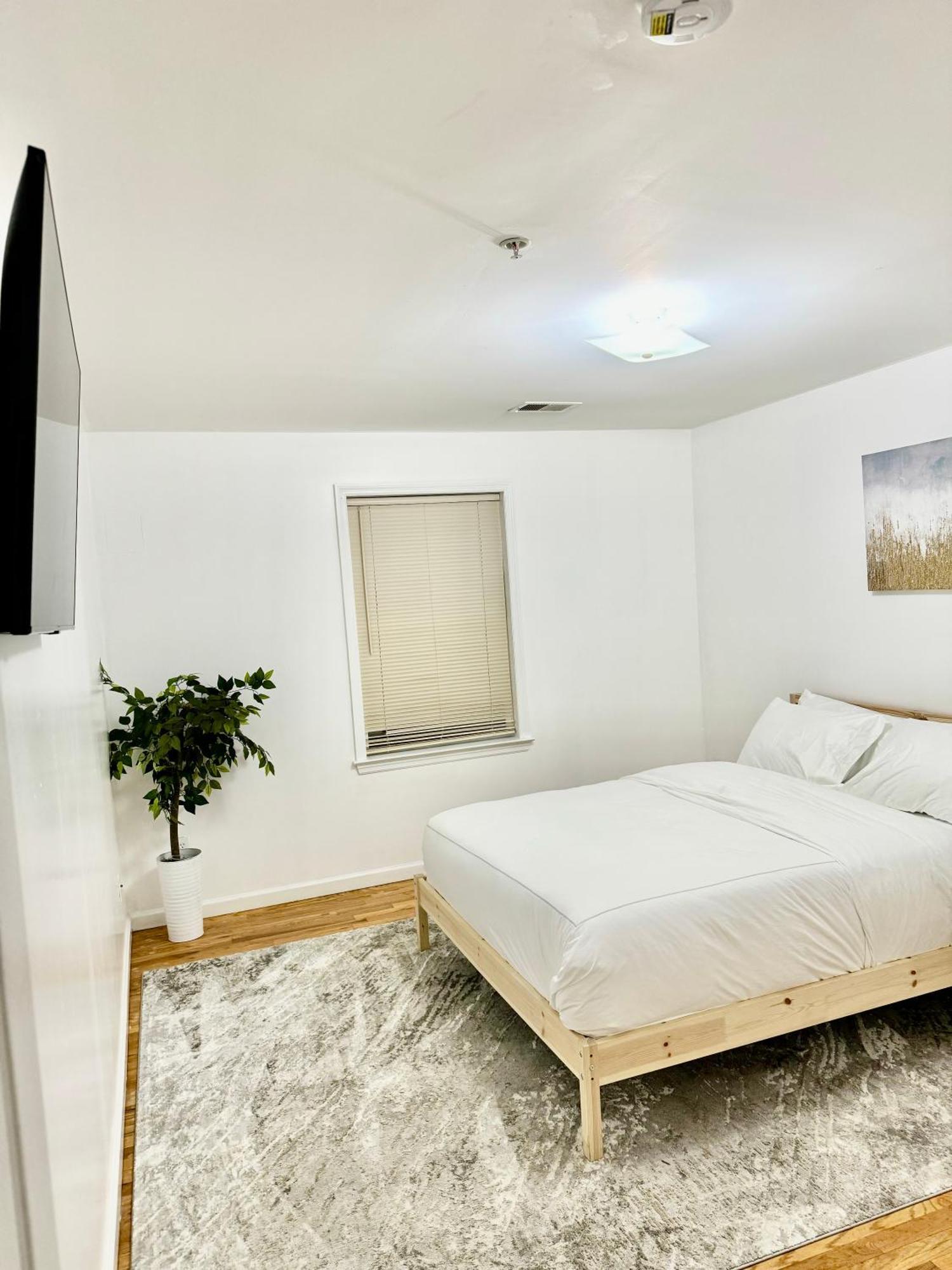 Stylish Evergreen Apartment By Newark Airport Exterior photo