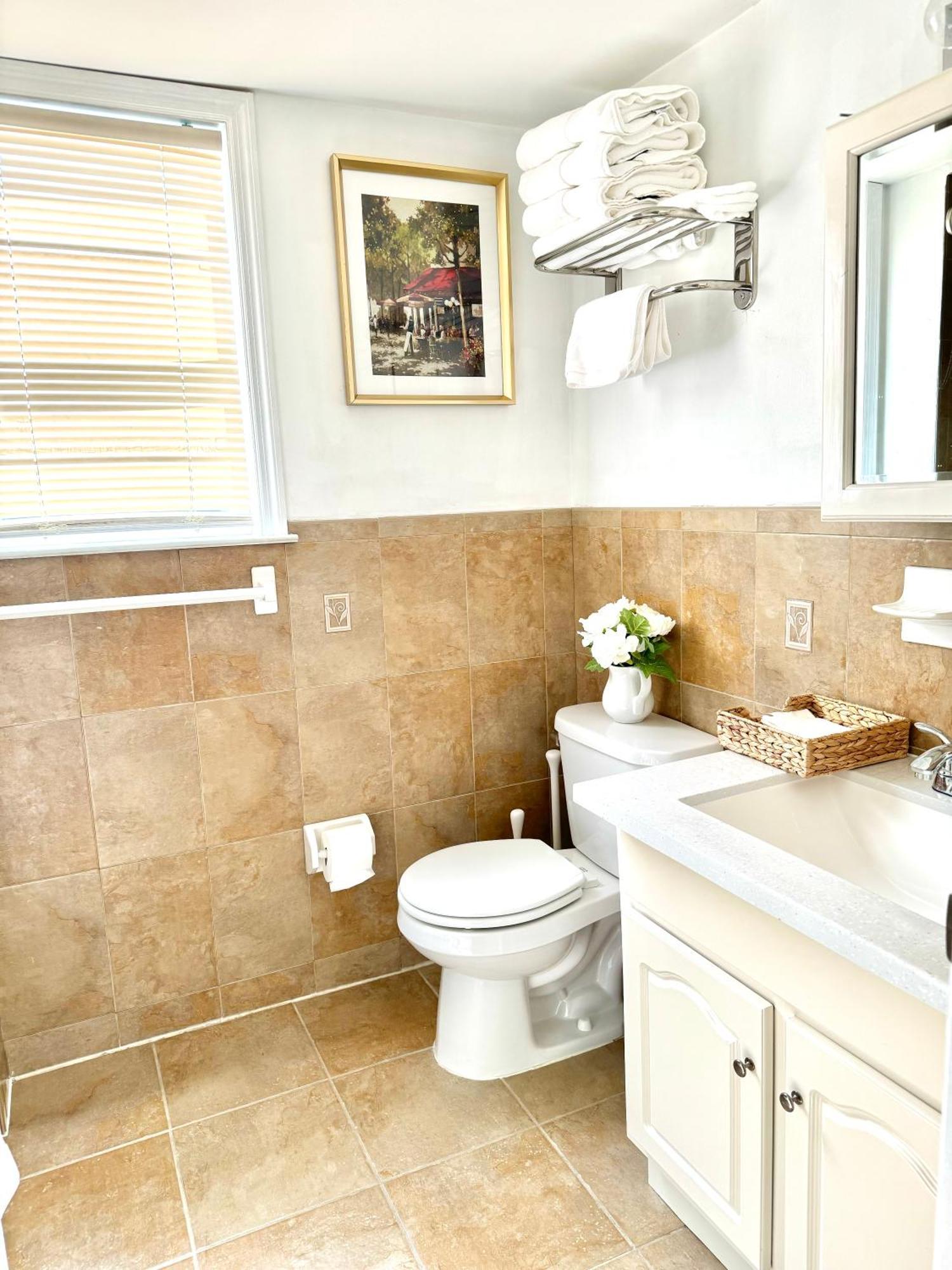 Stylish Evergreen Apartment By Newark Airport Exterior photo