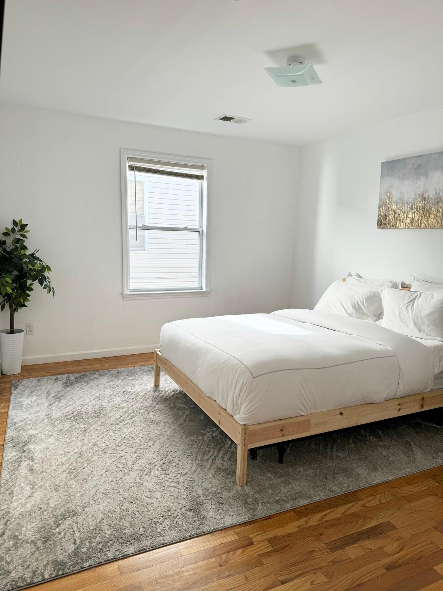 Stylish Evergreen Apartment By Newark Airport Exterior photo